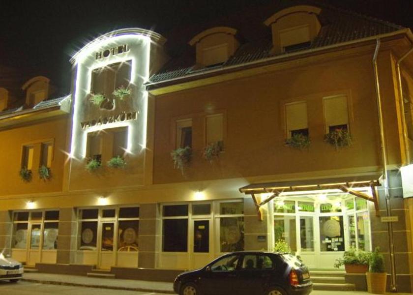 Fejer Szekesfehervar Entrance