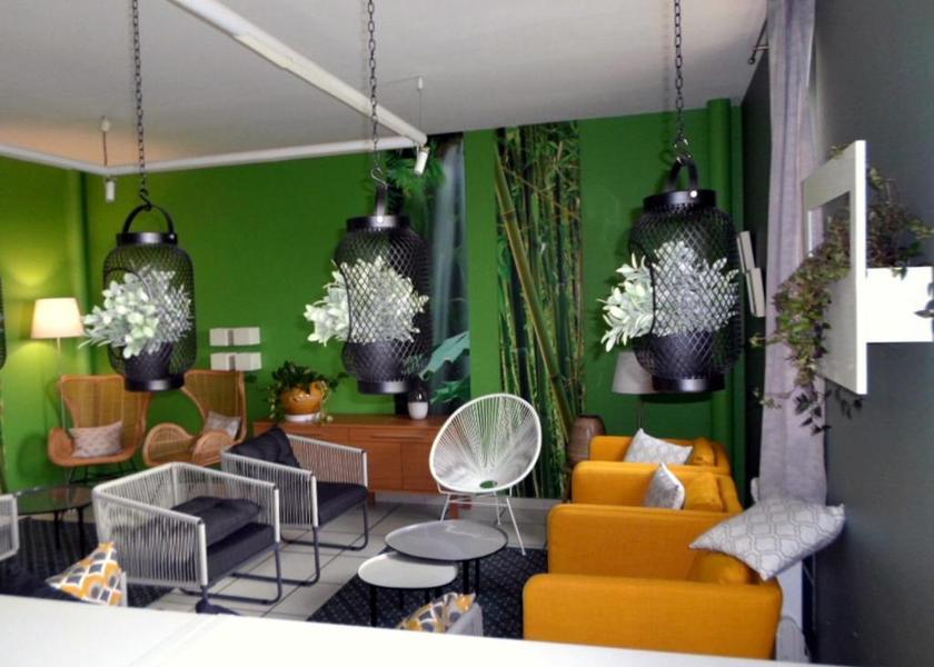 Shared lounge/TV area