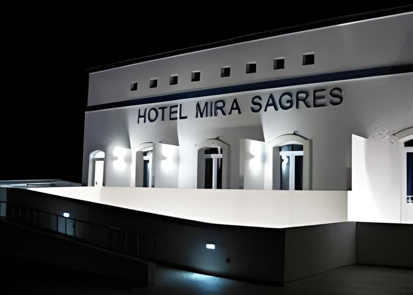 Faro Vila do Bispo Exterior view