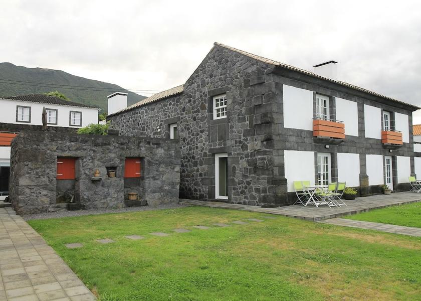 Azores Sao Roque do Pico Front of property