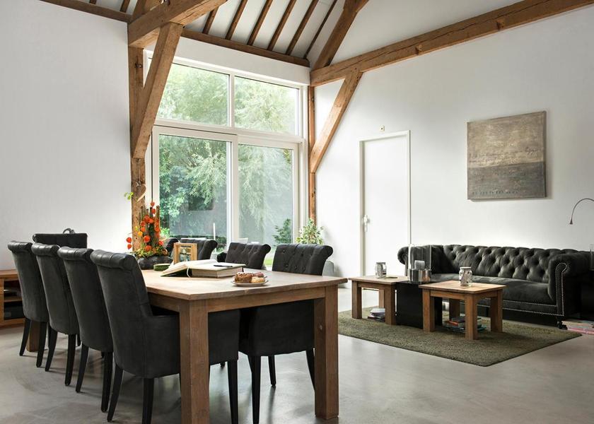 Shared lounge/TV area