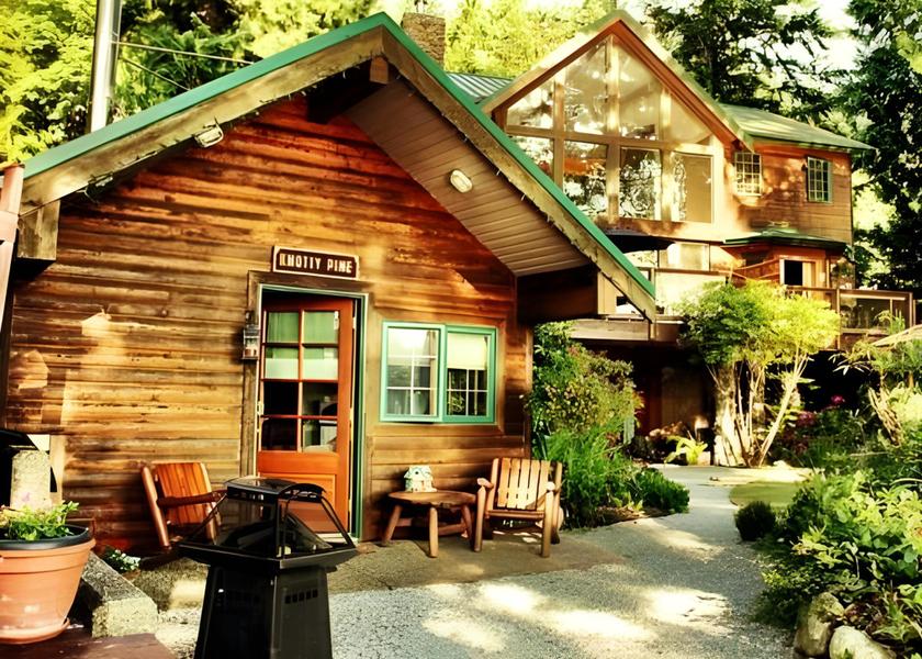 British Columbia Sechelt Hotel Exterior