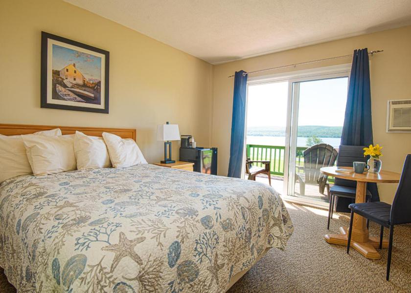 Nova Scotia Baddeck Queen Room with Lake View