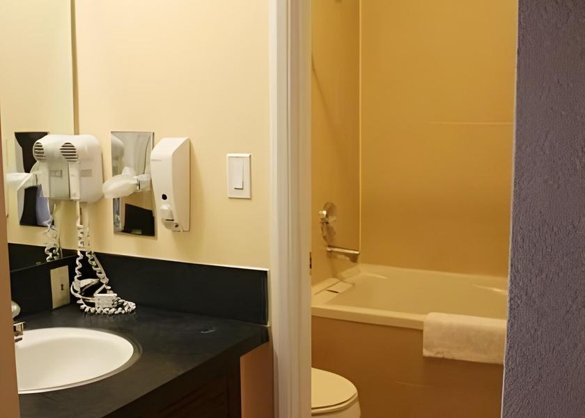 Washington Chehalis Deluxe King Room with Spa Bath