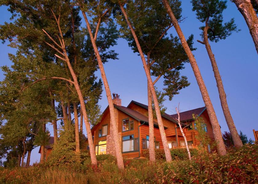 Minnesota Two Harbors Hotel Exterior