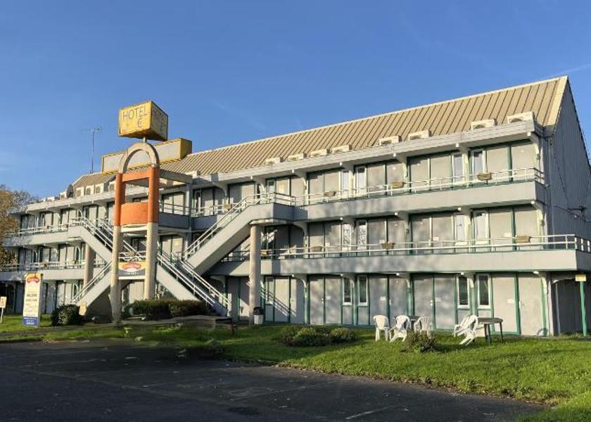 Nouvelle-Aquitaine Chatellerault Exterior view