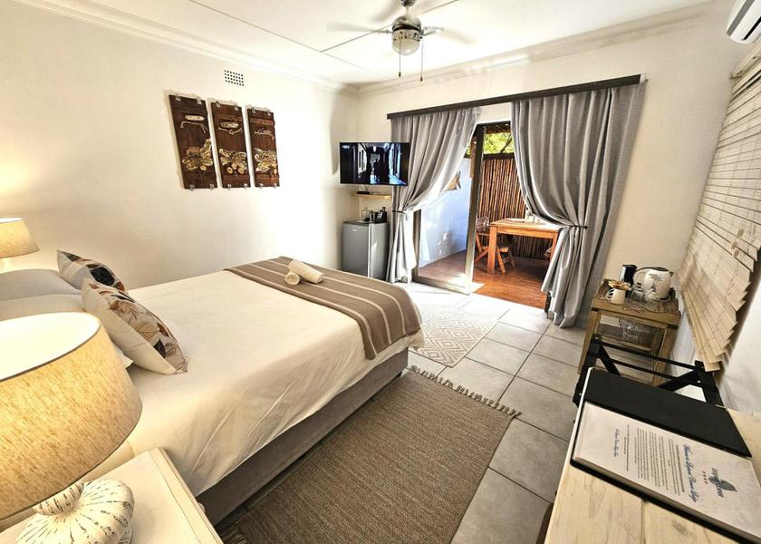 KwaZulu-Natal St. Lucia Queen Private Room with Private Patio