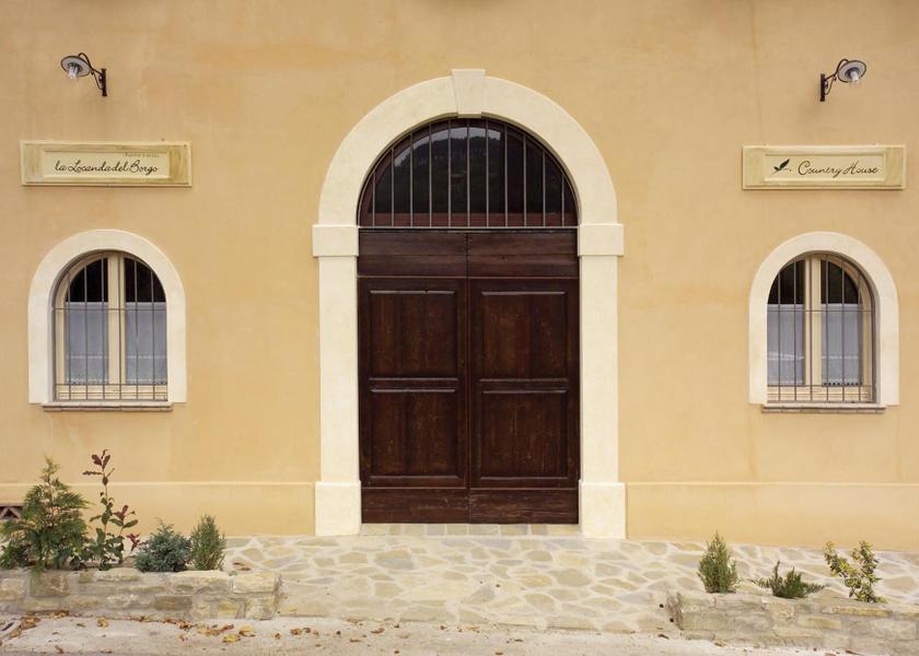 Umbria Pietralunga Entrance