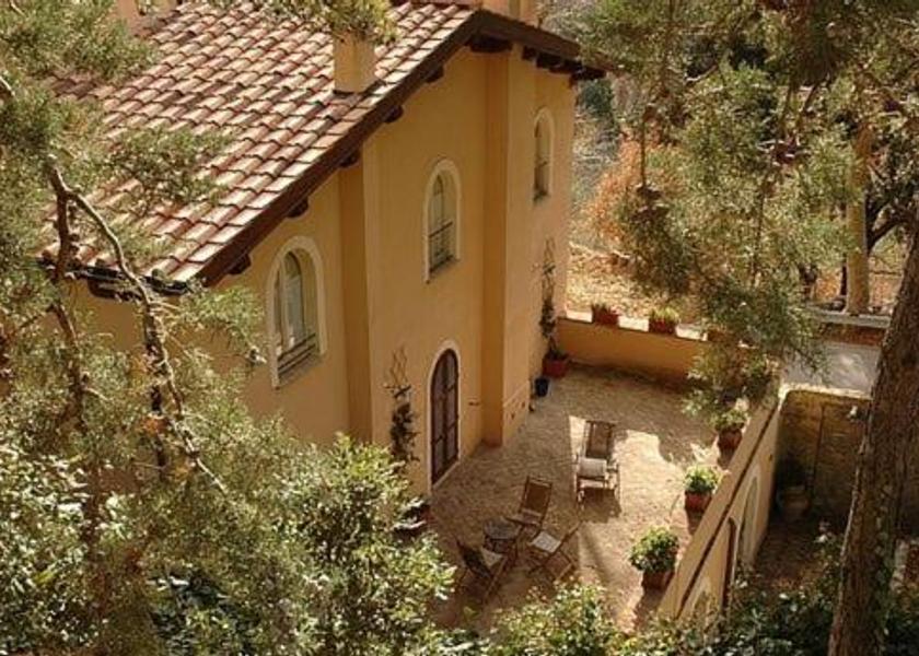 Umbria Pietralunga Entrance