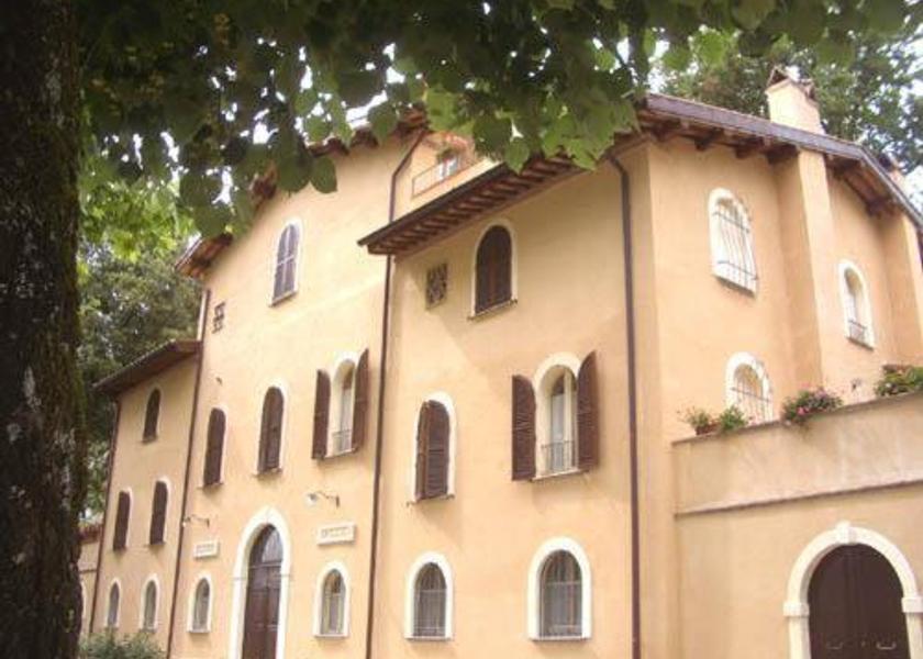 Umbria Pietralunga Entrance