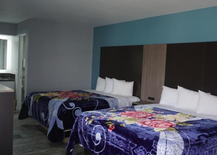 California Bishop Queen Room with Two Queen Beds - Non-Smoking