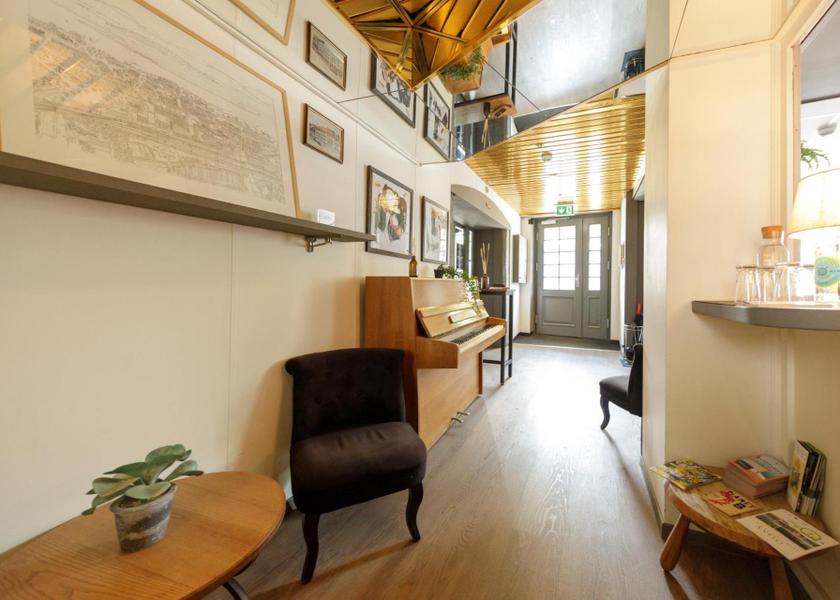 Canton of Vaud Nyon Lobby