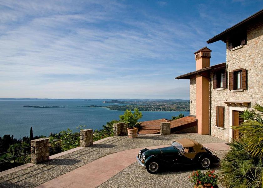 Lombardy Gardone Riviera Entrance
