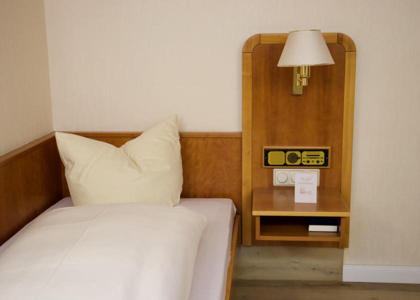 Bavaria Oberasbach Family Offer (2 Adults + 1 Child) - two separate rooms
