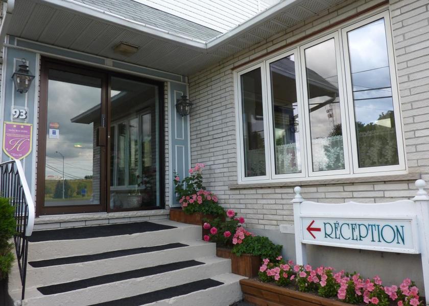 Quebec Saint-Jean-Sur-Richelieu Entrance