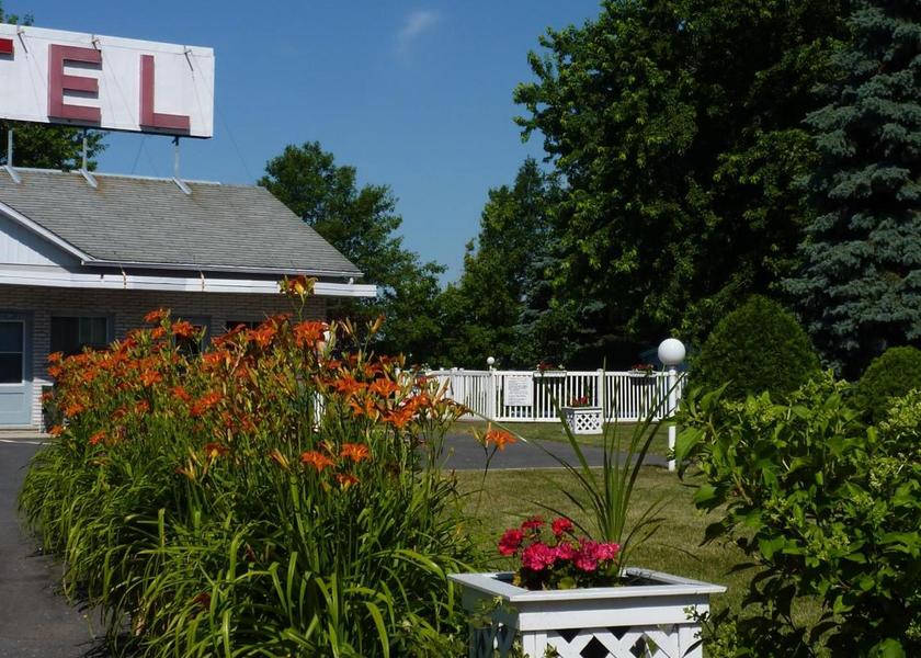 Quebec Saint-Jean-Sur-Richelieu Garden