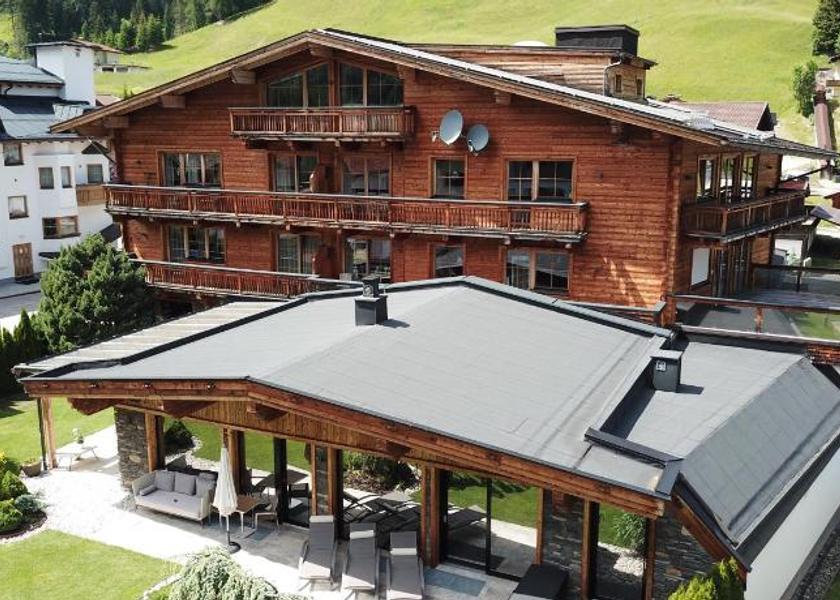 Tyrol Holzgau Exterior view