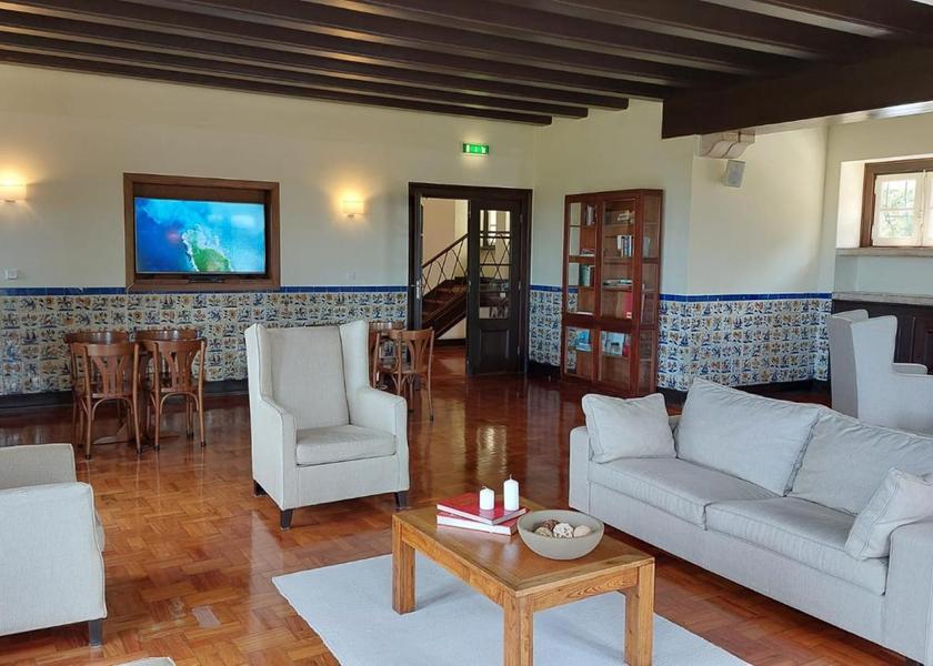 Leiria Alcobaça Shared lounge/TV area