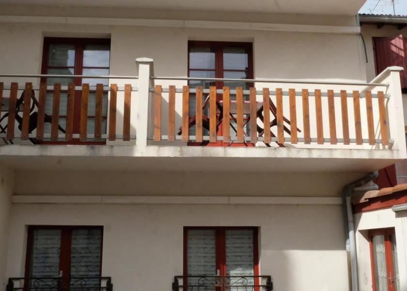 Auvergne-Rhône-Alpes Le Puy-en-Velay Balcony/terrace