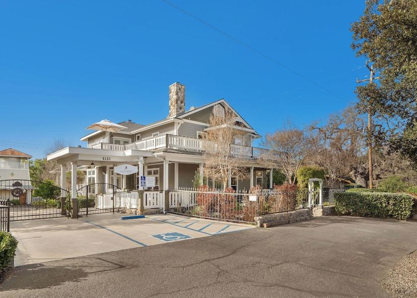 California Santa Ynez Front of property