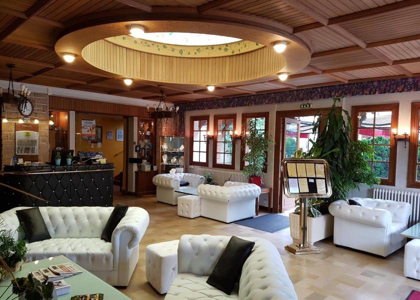 Centre-Loire Valley Cour-Cheverny Lobby