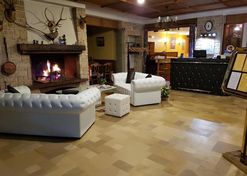 Centre-Loire Valley Cour-Cheverny Lobby