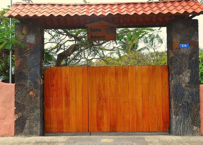 Galápagos Puerto Ayora Entrance