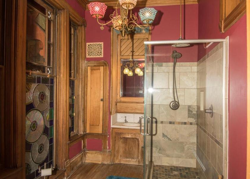 Iowa Dubuque Deluxe Room