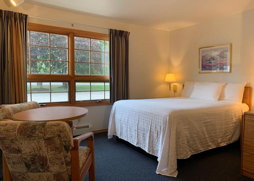 Wisconsin Fish Creek Queen Room - Lower Level