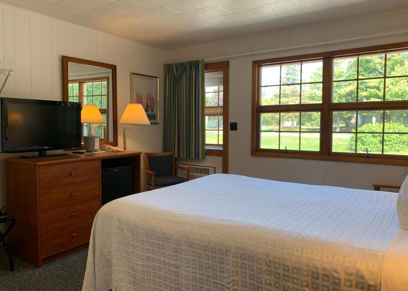 Wisconsin Fish Creek Economy Queen Room