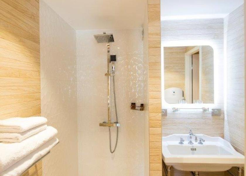 Hauts-de-France Laon Small Double Room