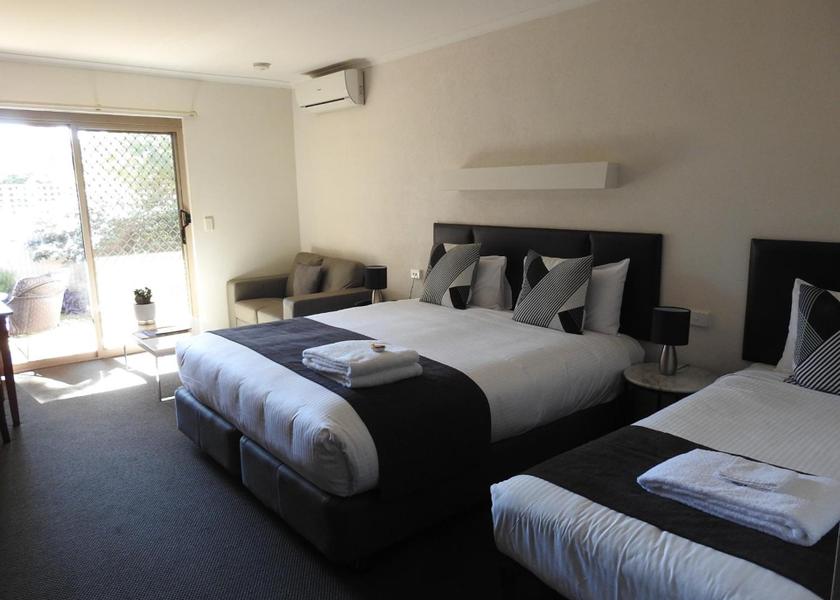 Victoria Rutherglen Suite with Courtyard