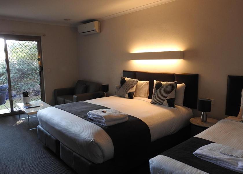 Victoria Rutherglen Suite with Courtyard