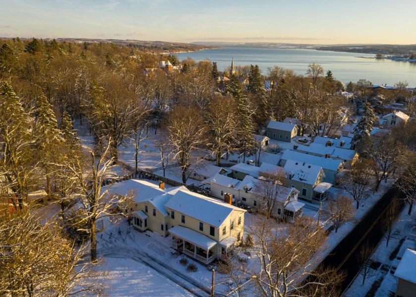 New York Skaneateles Surrounding environment