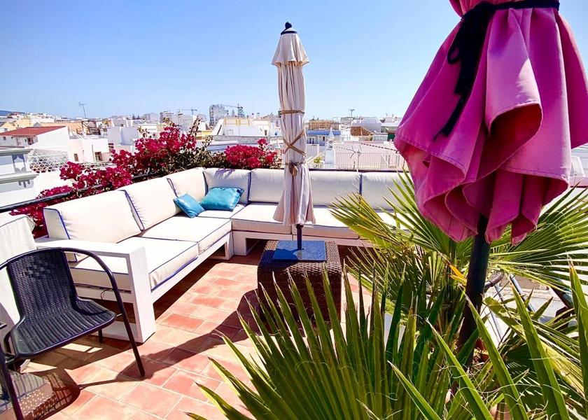 Shared lounge/TV area