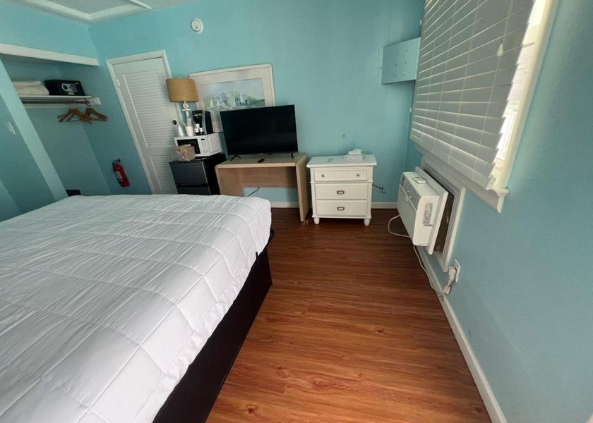 New Jersey Wildwood Crest Deluxe King Room