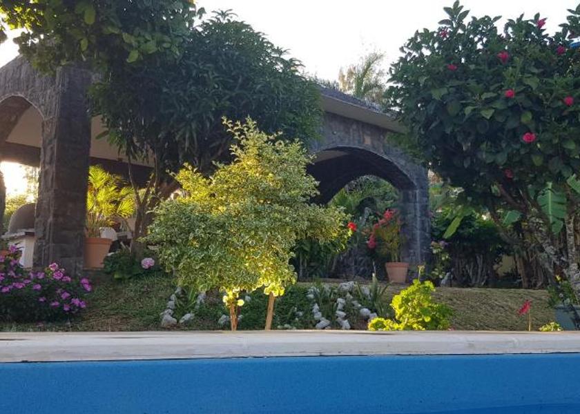 Grand Port Le Bouchon Garden