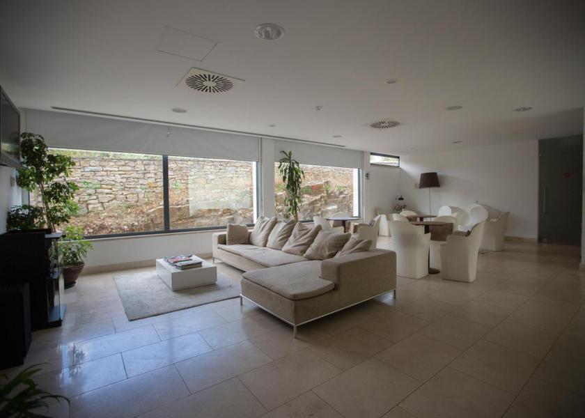 Leiria Porto de Mos Shared lounge/TV area