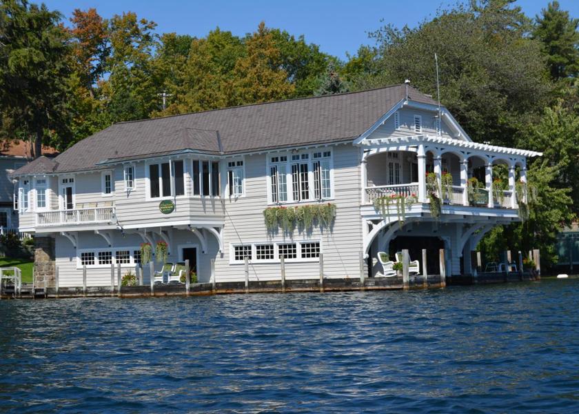 New York Bolton Landing Exterior view