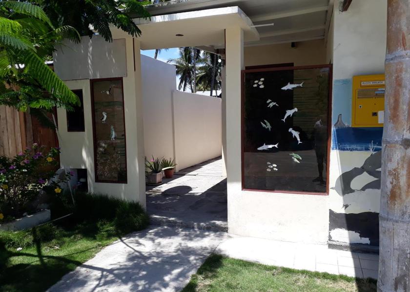 Galápagos Puerto Villamil Entrance