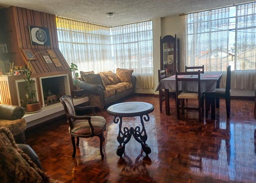 Pichincha Quito Shared lounge/TV area