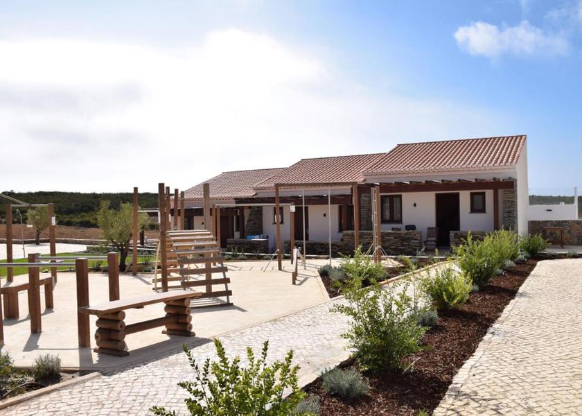 Faro Aljezur Exterior view