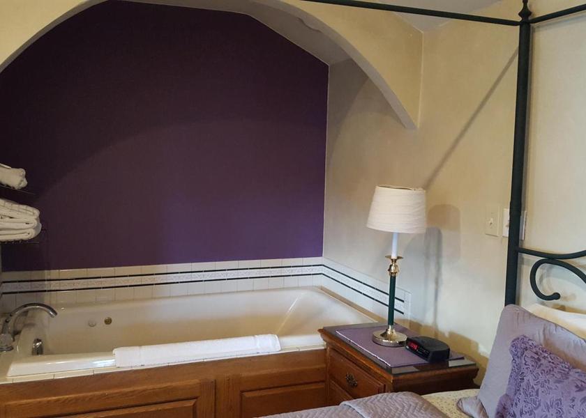 Wisconsin Sturgeon Bay Deluxe Queen Studio 