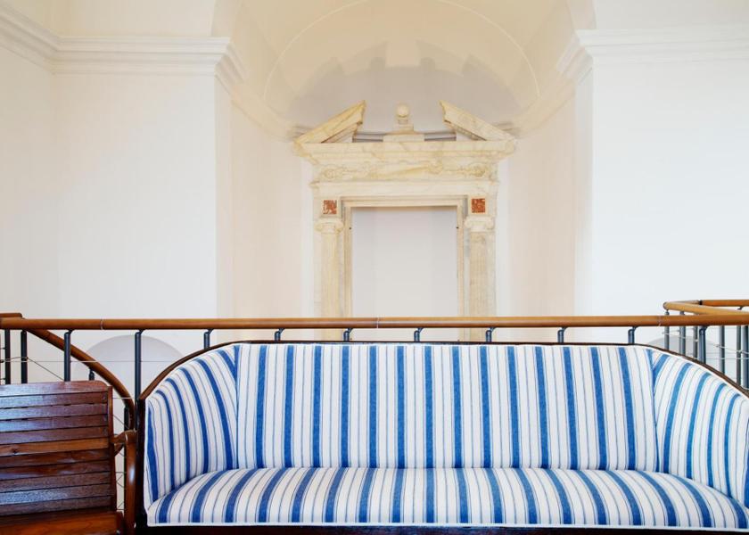 Shared lounge/TV area