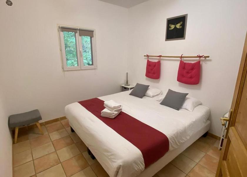 Normandy Forges-les-Eaux Suite with Lake View