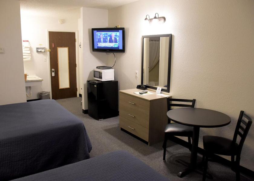 Montana Glendive Queen Room with Two Queen Beds - Ground Floor - Pet Friendly