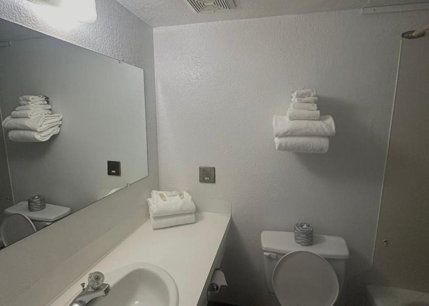 British Columbia Ucluelet Standard Two Double Beds with Kitchenette - Pet Friendly