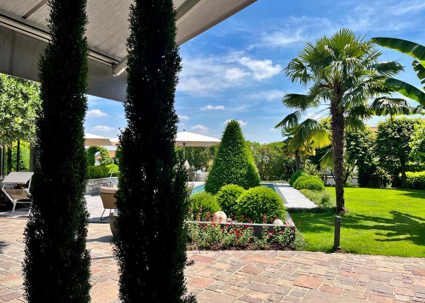 Lombardy Albavilla Garden