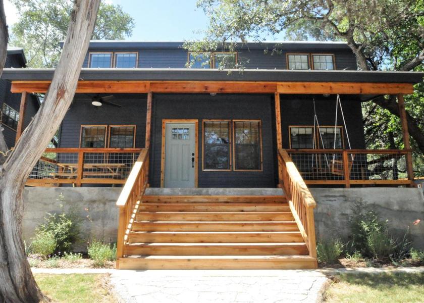 Texas Wimberley Hotel Exterior