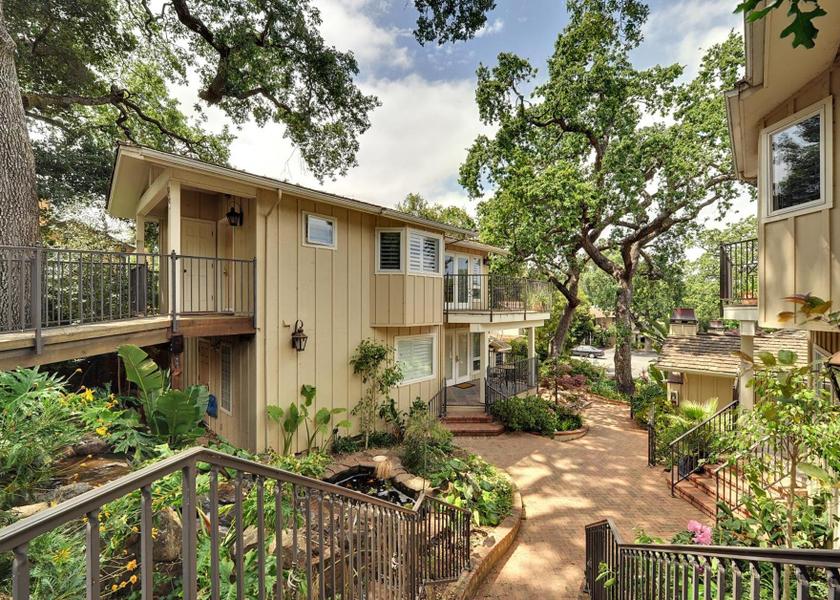 California Saratoga Exterior view